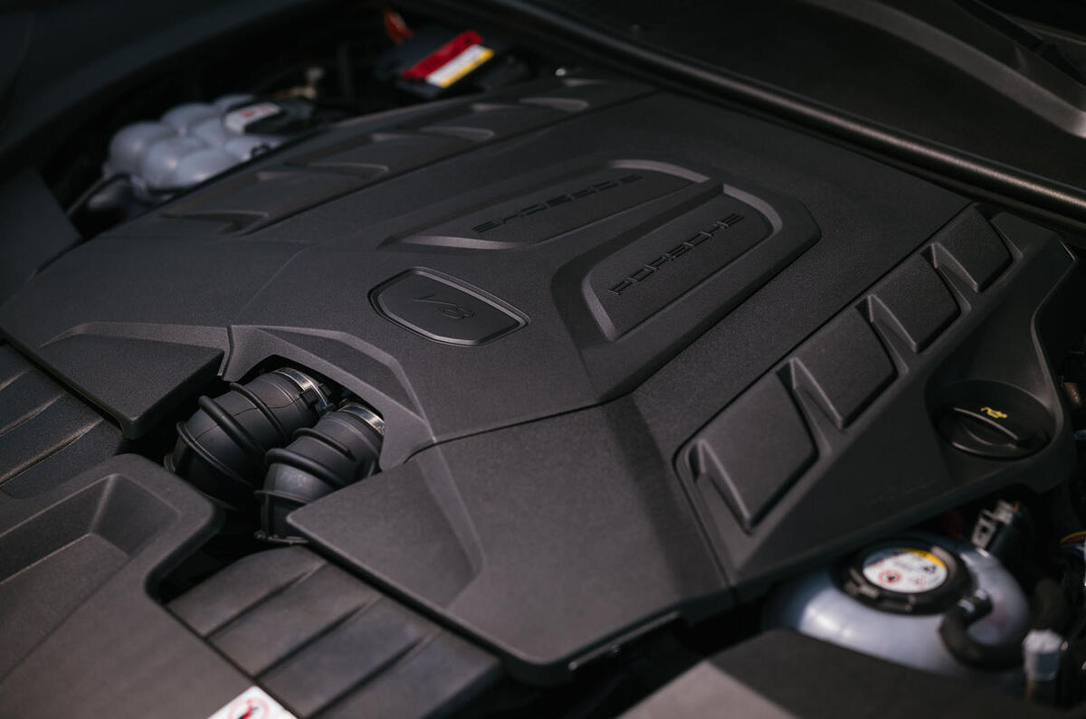 porsche cayenne turbo e hybrid 014 engine