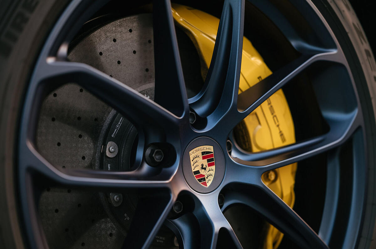 porsche cayenne turbo e hybrid 016 brakes