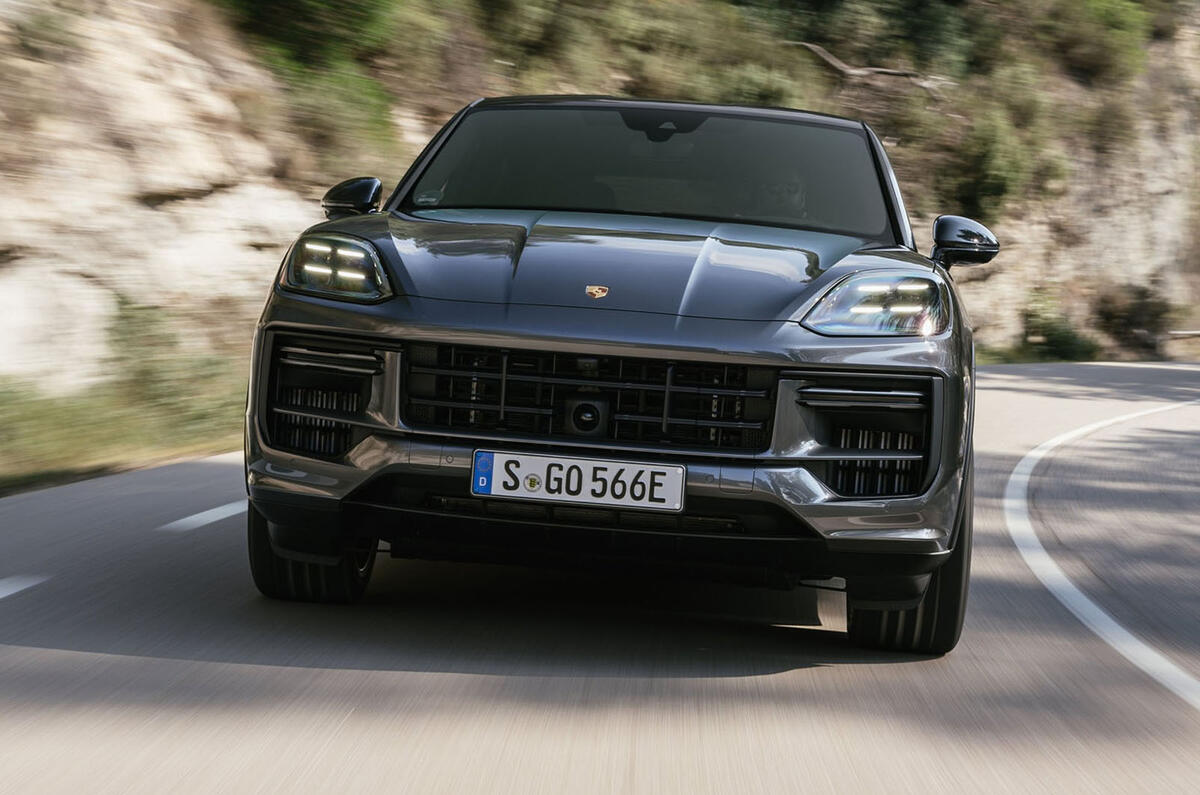 porsche cayenne turbo e hybrid 019 nose