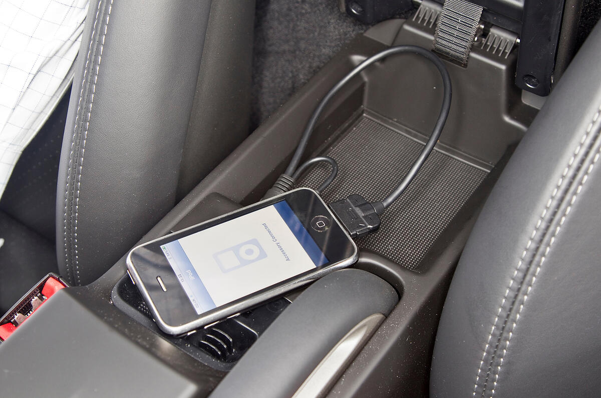 Porsche Cayman multimedia ports