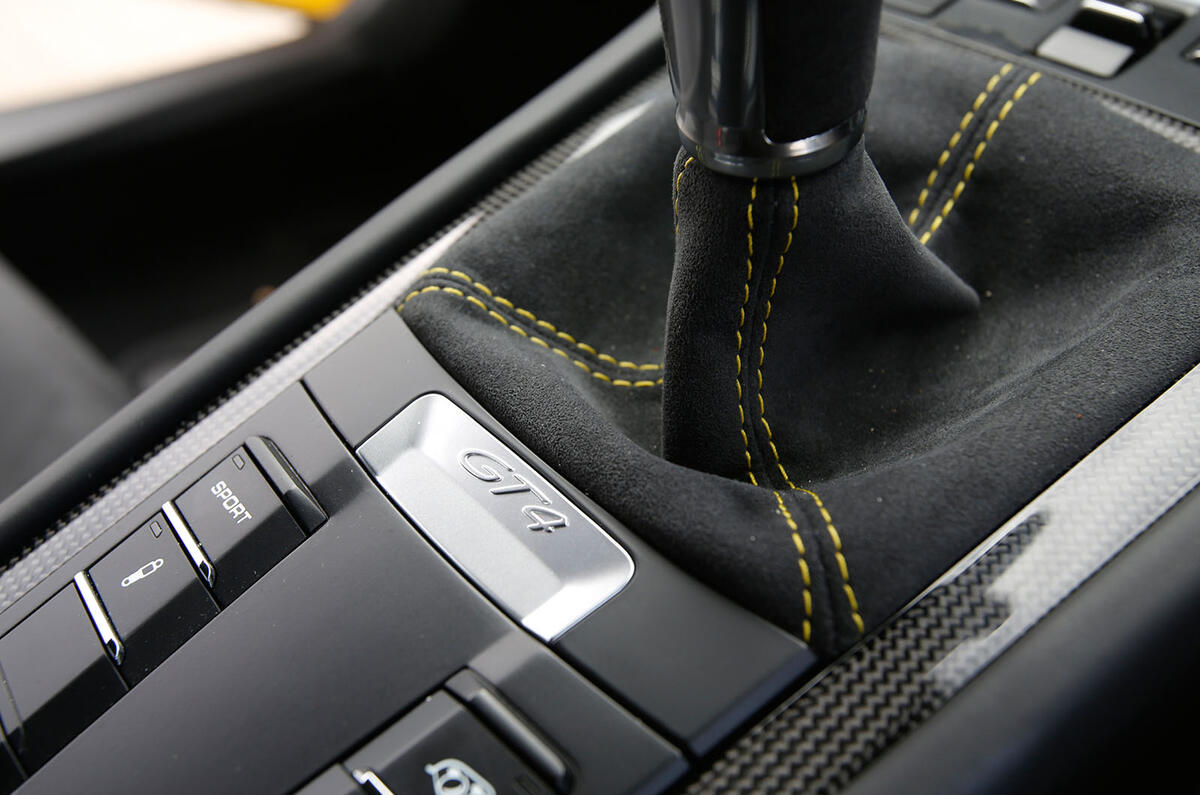 Porsche Cayman GT4 manual gearbox