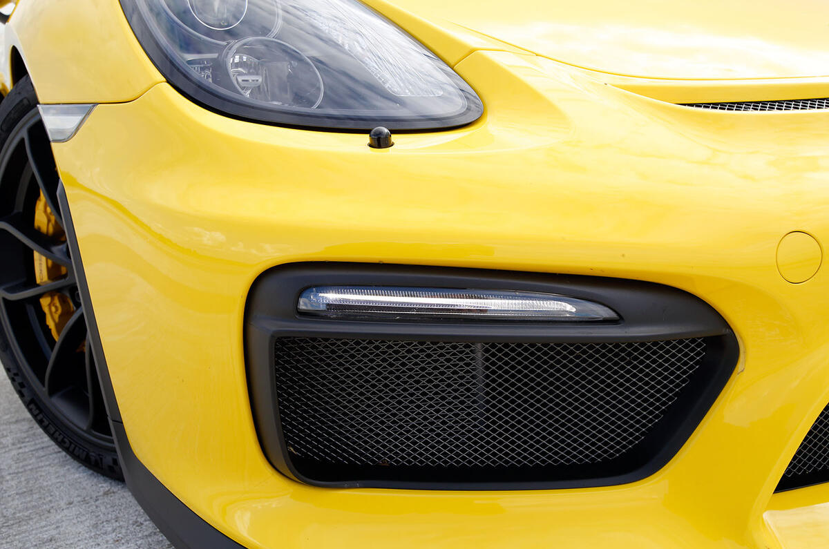 Porsche Cayman GT4 air intake