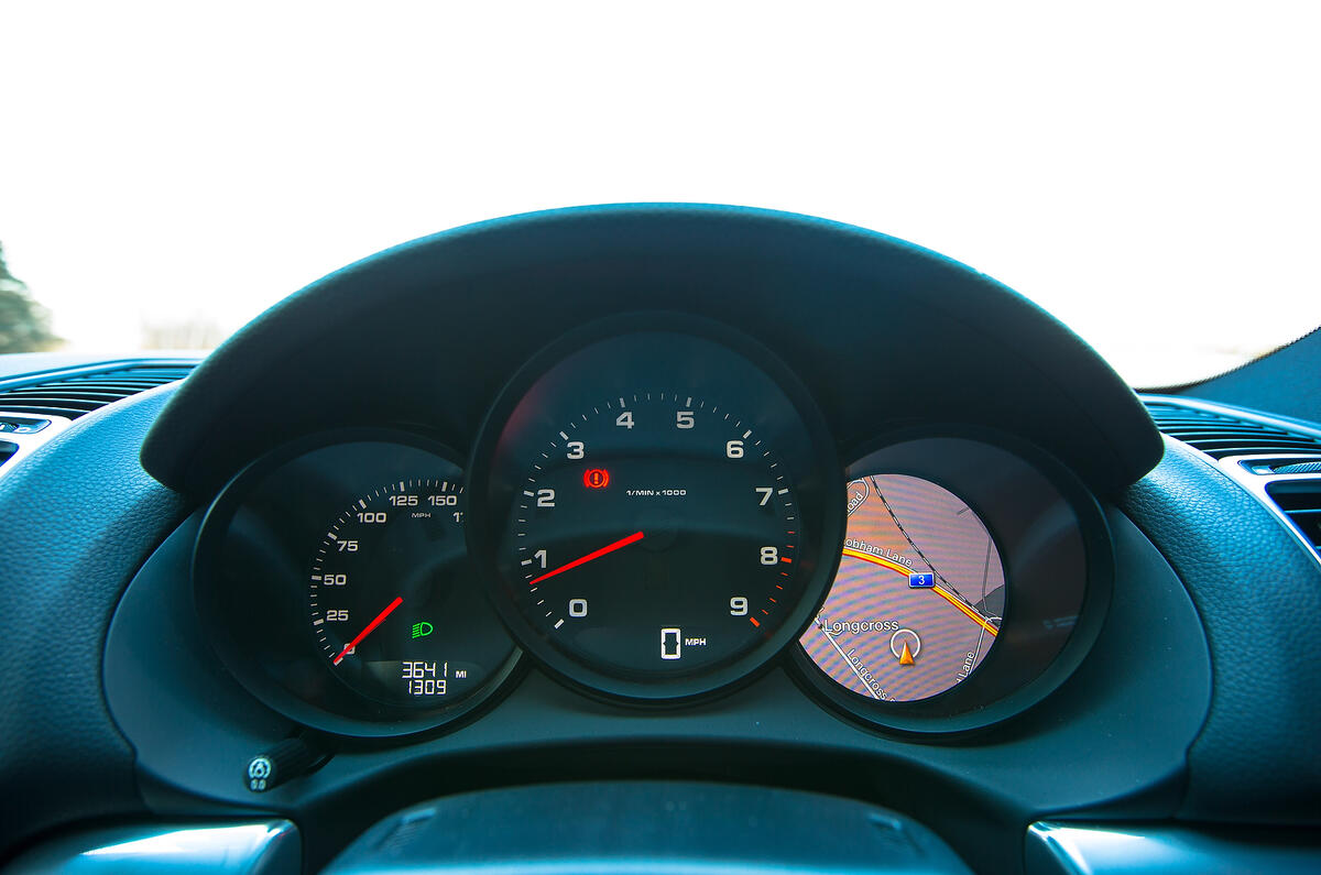 Porsche Cayman instrument binnacle