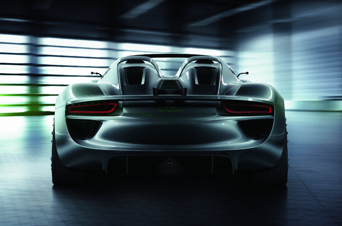 Porsche 918 set to race