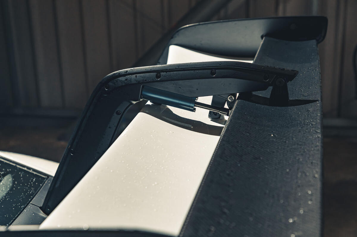 porsche gt3 rs review 2023 13 wing actuators