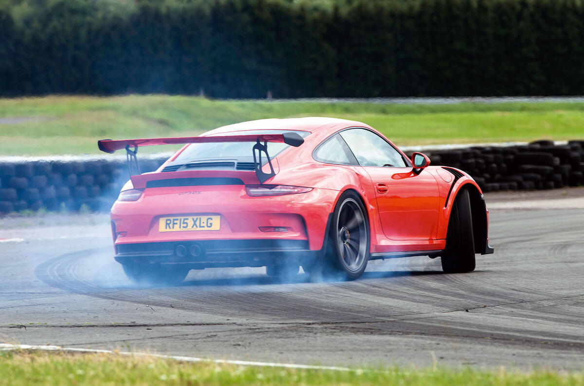 Porsche 911 GT3 RS rear cornering