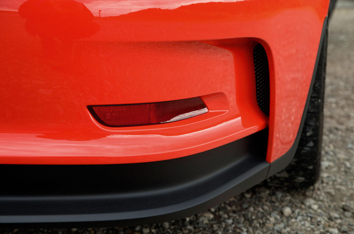 Porsche 911 GT3 RS rear apron