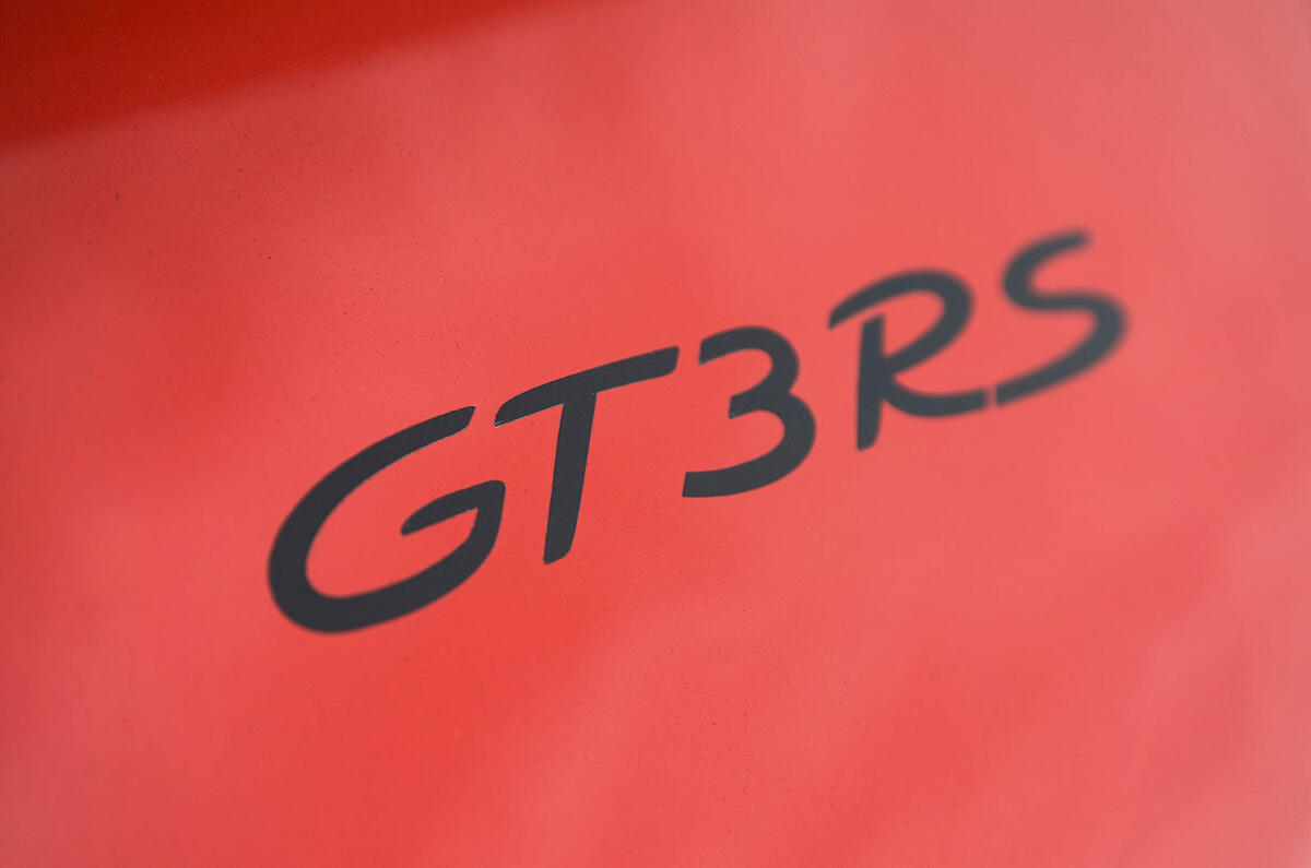 Porsche 911 GT3 RS badging