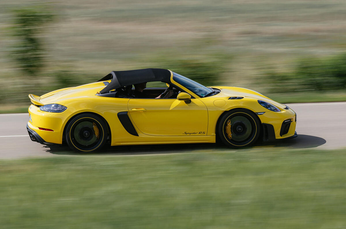 porsche gt4 rs sypder review 02 panning roof up porsche gt4 rs sypder review 02 panning roof up