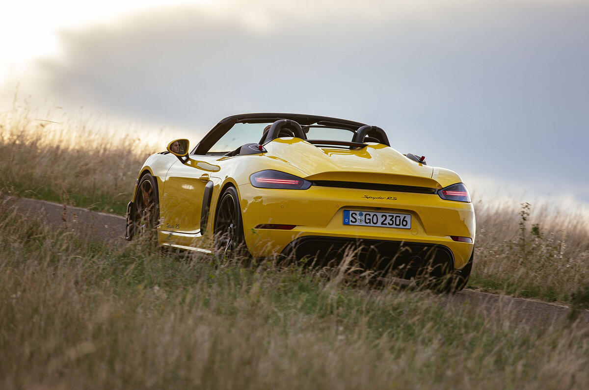 porsche gt4 rs sypder review 05 action rear porsche gt4 rs sypder review 05 action rear