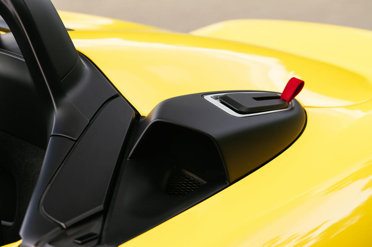 porsche gt4 rs sypder review 11 air intake porsche gt4 rs sypder review 11 air intake
