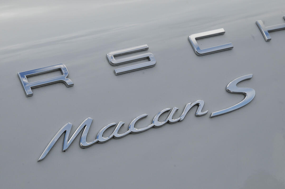 Porsche Macan badging