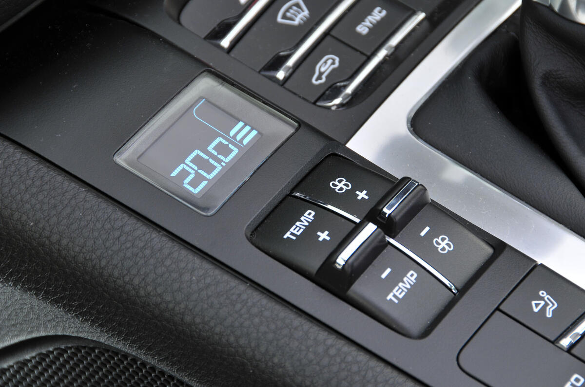 Porsche Macan climate controls