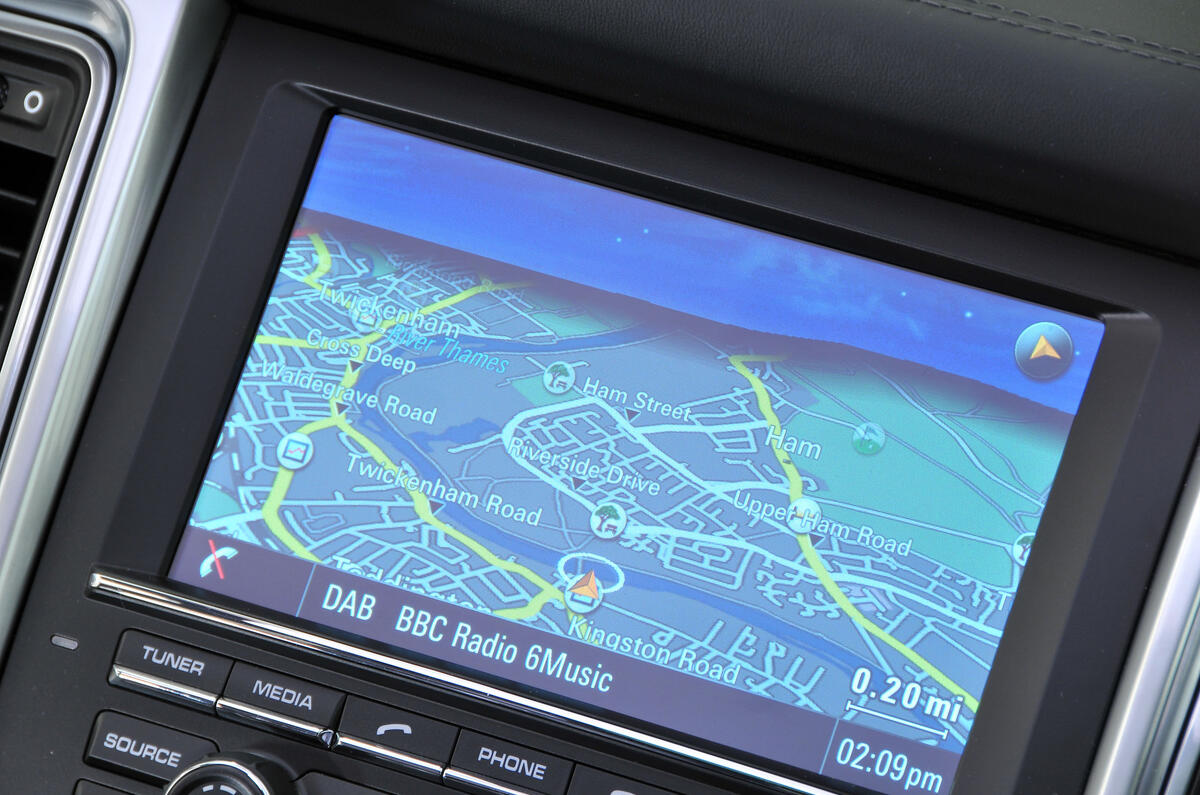 Porsche Macan infotainment system