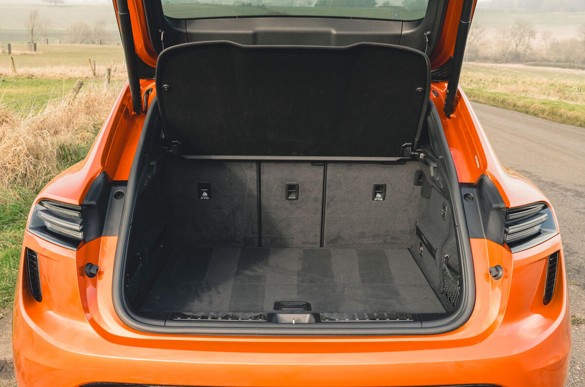 Porsche Macan RT 2025 boot 12 Porsche Macan RT 2025 boot 12