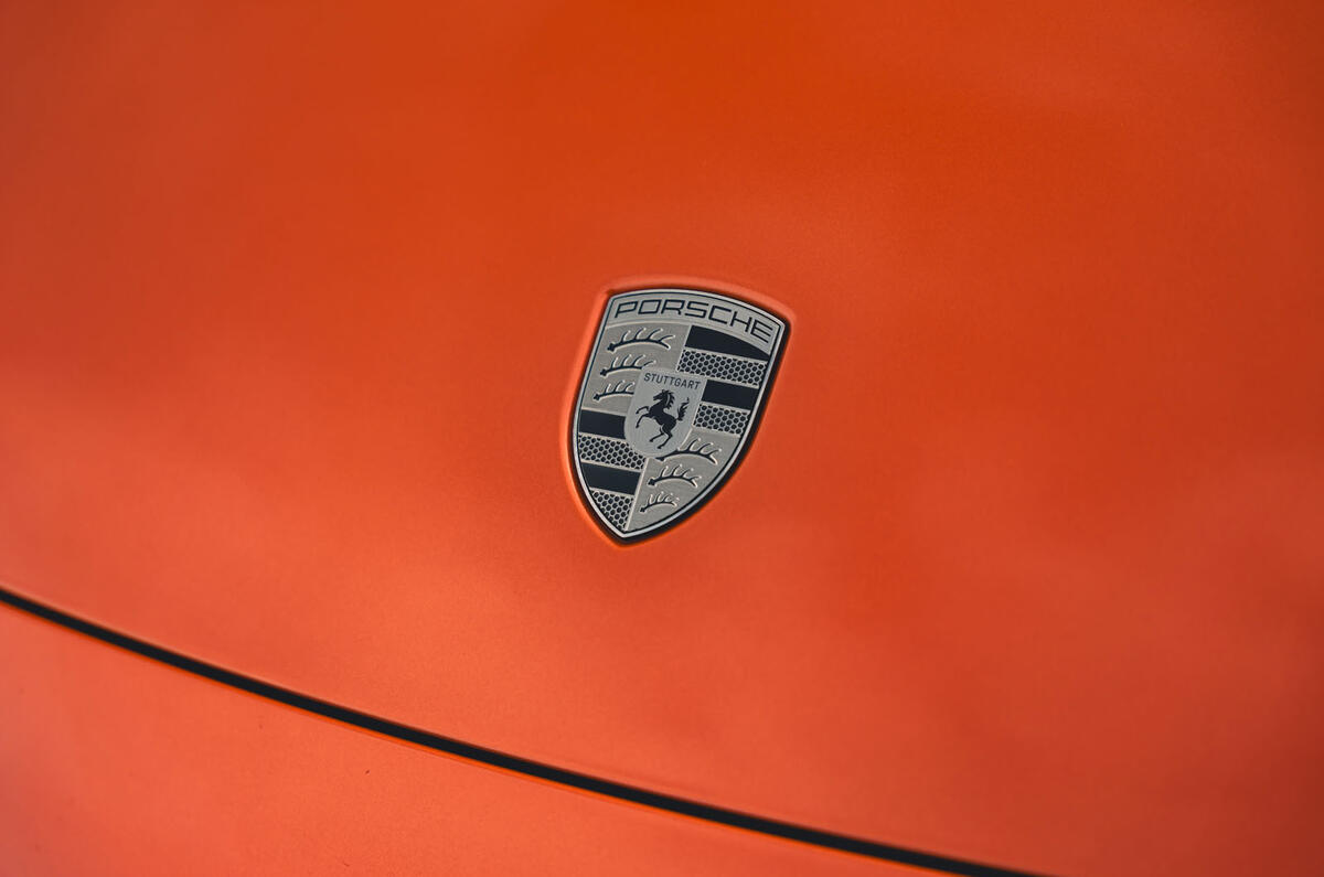 Porsche Macan RT 2025 crest 6 Porsche Macan RT 2025 crest 6
