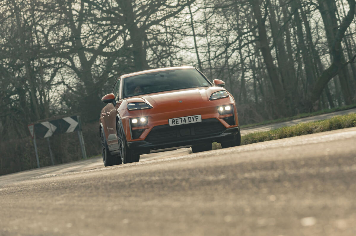 Porsche Macan RT 2025 front corner low 52 Porsche Macan RT 2025 front corner low 52