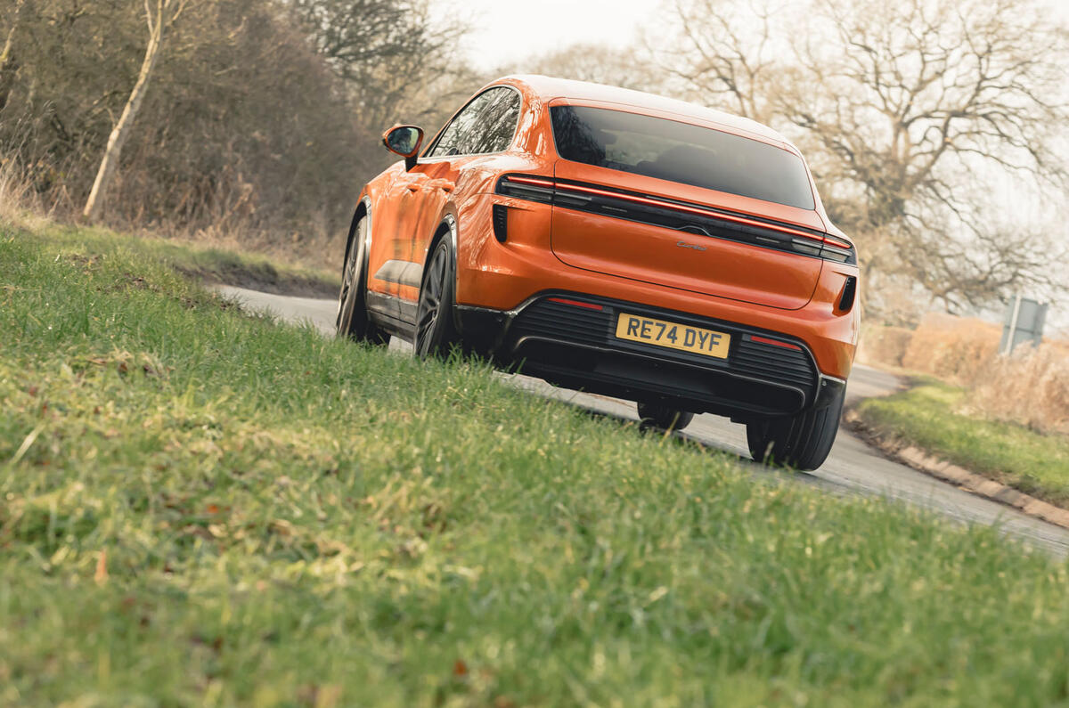 Porsche Macan RT 2025 rear corner 38 Porsche Macan RT 2025 rear corner 38