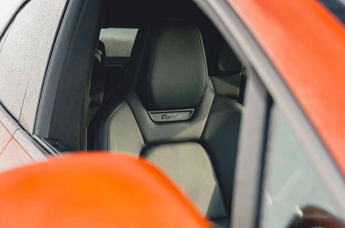 Porsche Macan RT 2025 seat detail 14 Porsche Macan RT 2025 seat detail 14