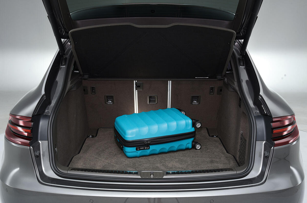 Porsche Macan Turbo boot space