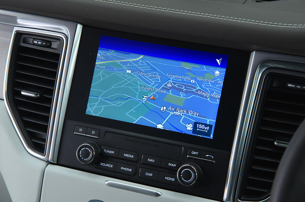 Porsche Macan Turbo infotainment system