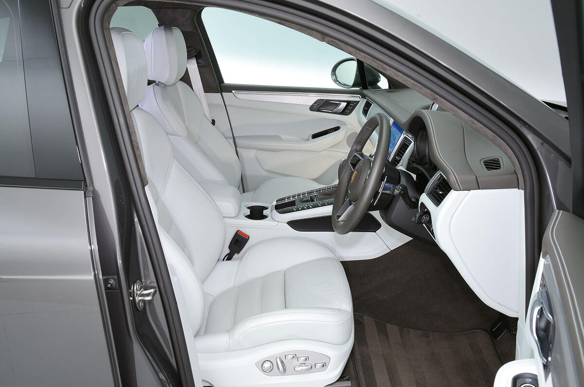 Porsche Macan Turbo interior
