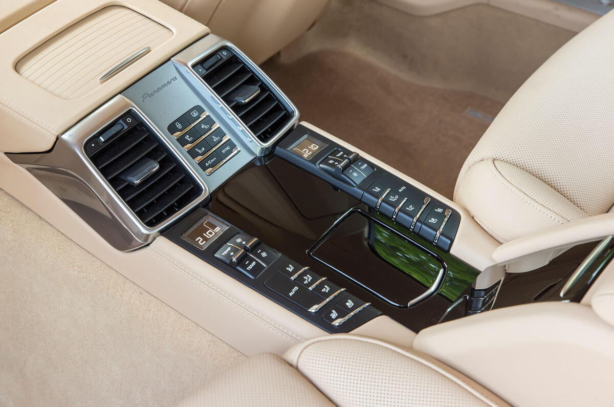 Porsche Panamera centre console