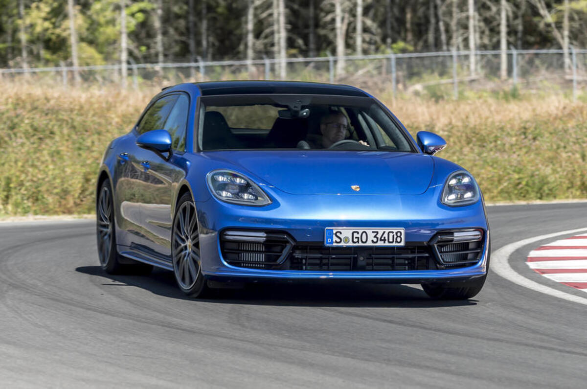 Porsche Panamera Sport Turismo cornering
