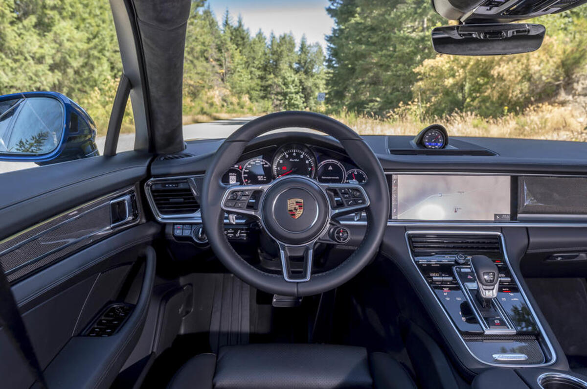 Porsche Panamera Sport Turismo dashboard