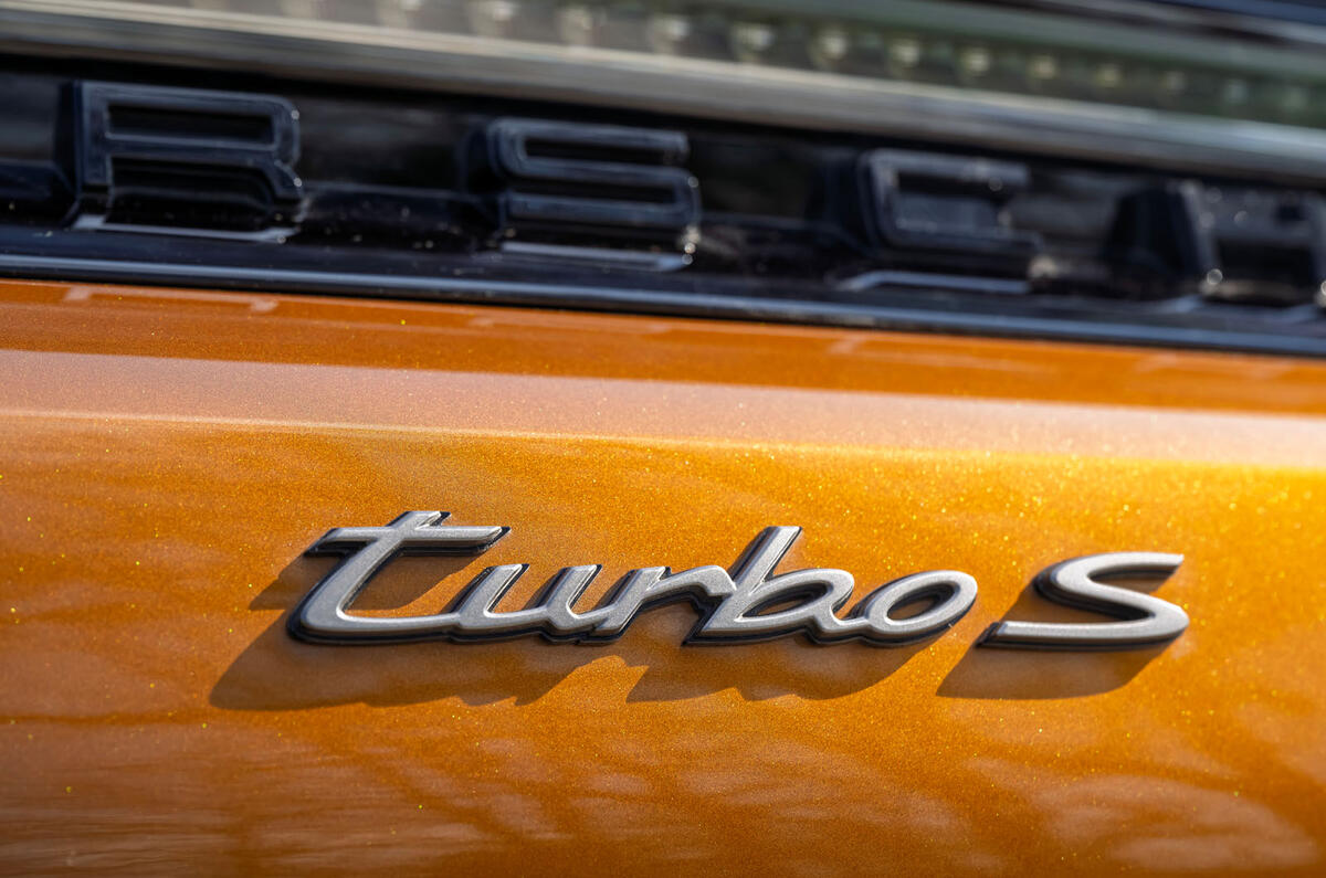 Porsche Panamera Turbo S E Hybrid badge 0597