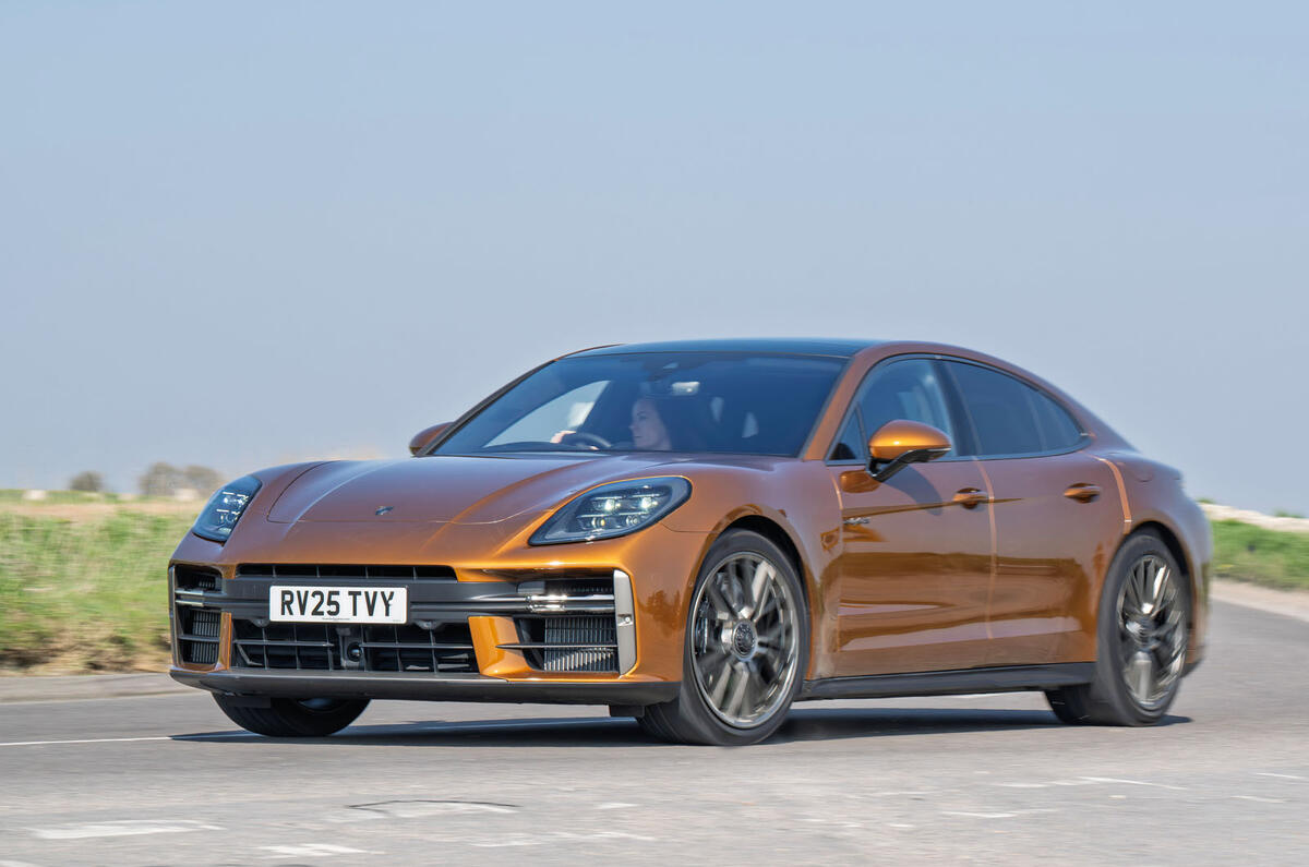 Porsche Panamera Turbo S E Hybrid angle avant 0625
