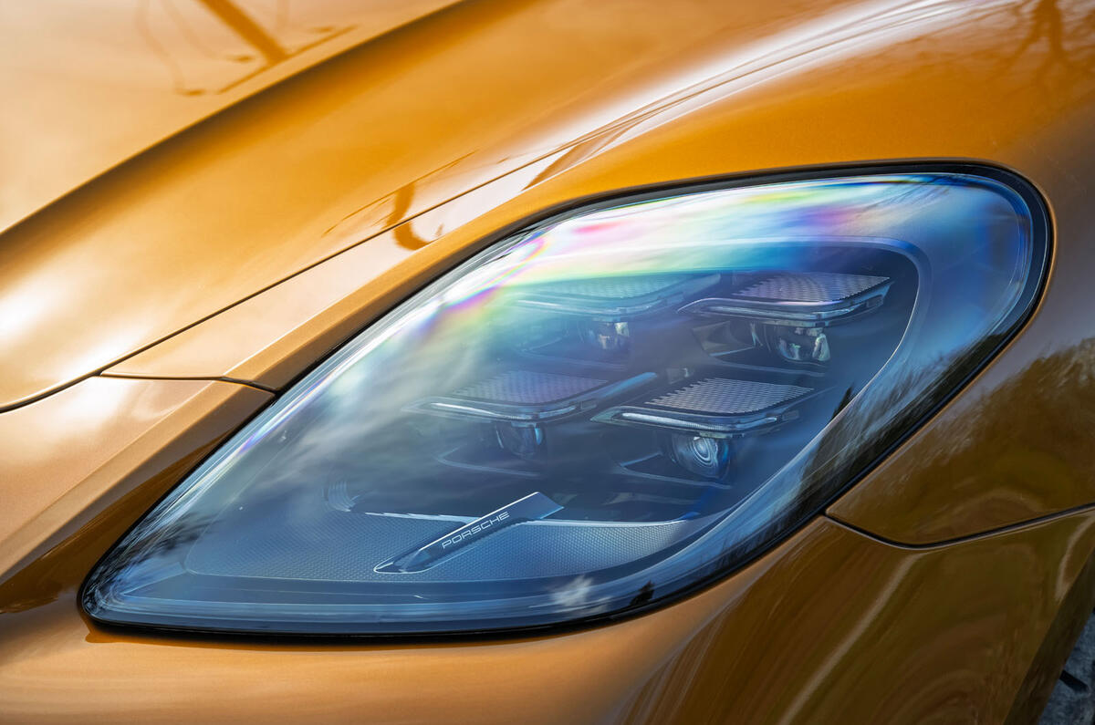 Phare de la Porsche Panamera Turbo S E Hybrid 0599