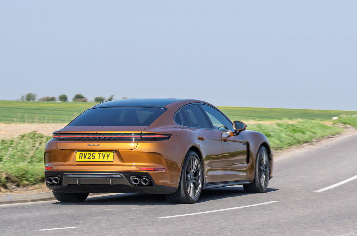 Porsche Panamera Turbo S E Hybrid angle arrière 0623