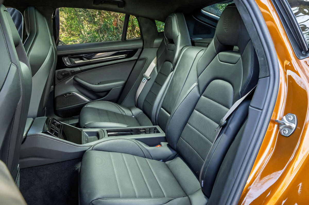 Porsche Panamera Turbo S E Hybrid sièges arrière 0605