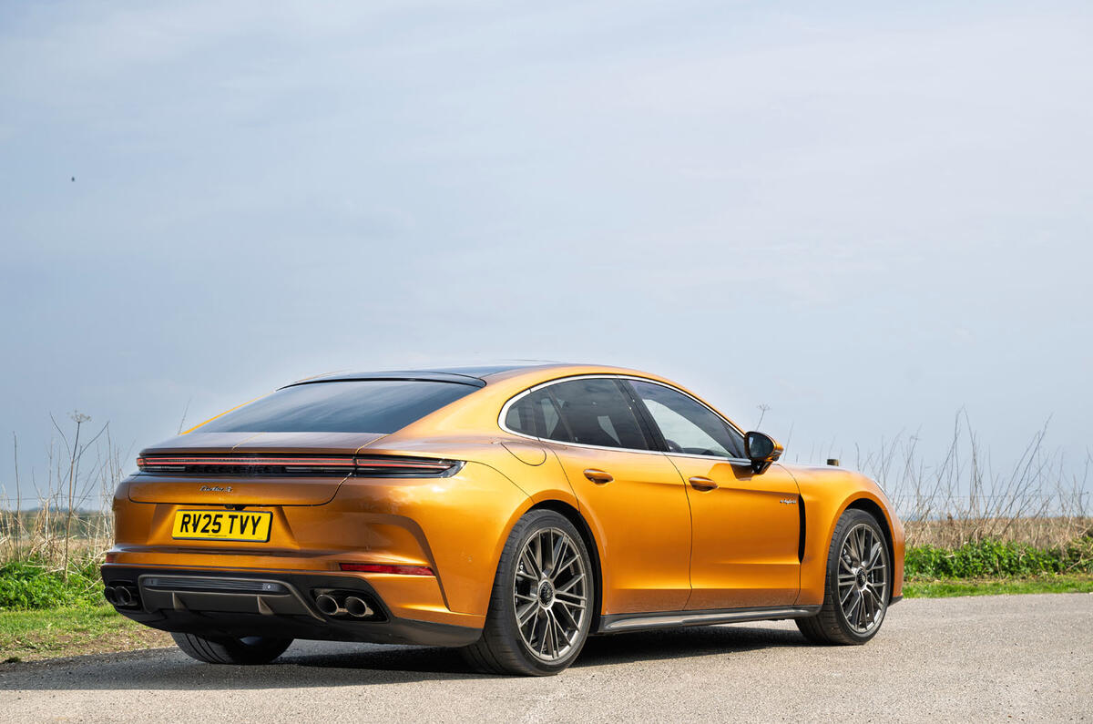 Porsche Panamera Turbo S E Hybrid statique arrière 0616
