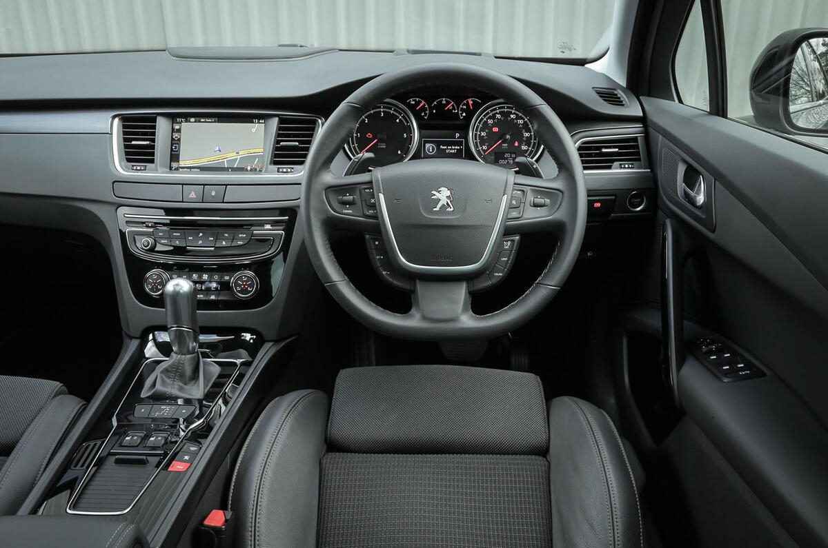 Peugeot 508 RXH dashboard