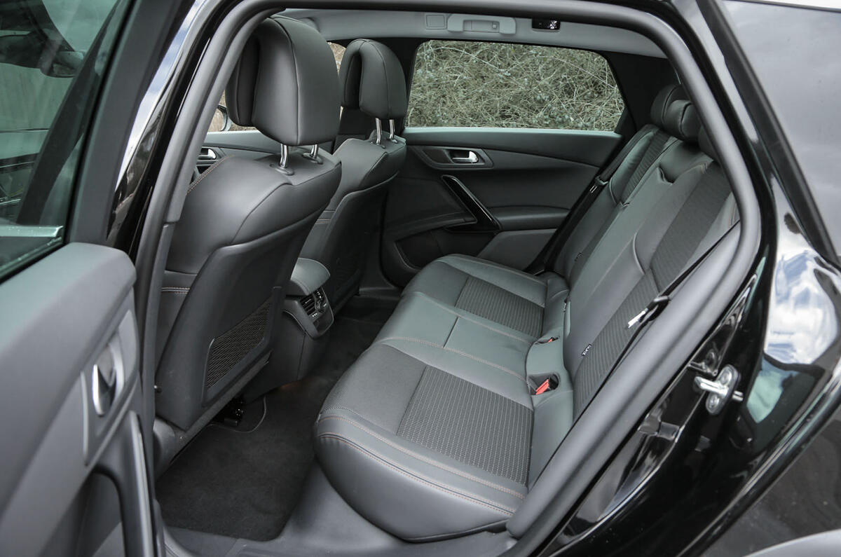 Peugeot 508 RXH rear seats