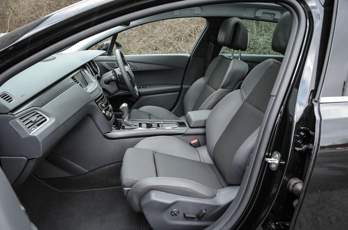 Peugeot 508 RXH front seats