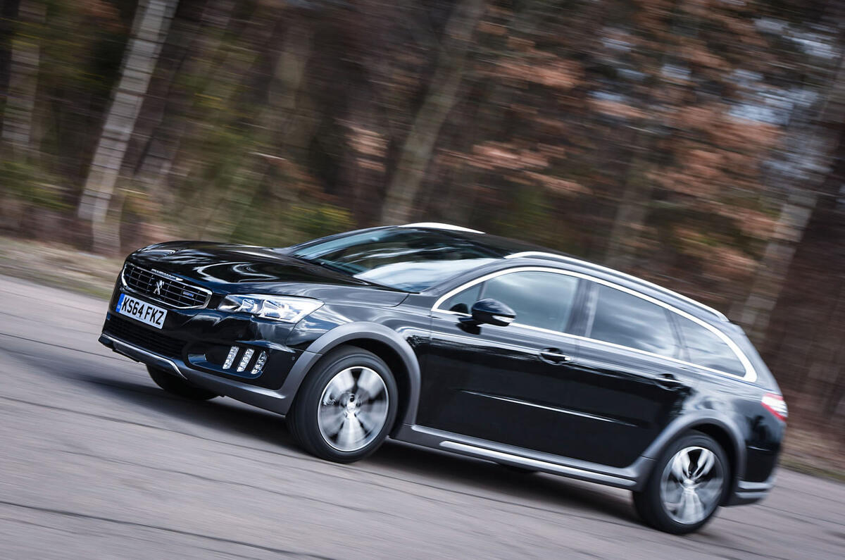 Peugeot 508 RXH cornering