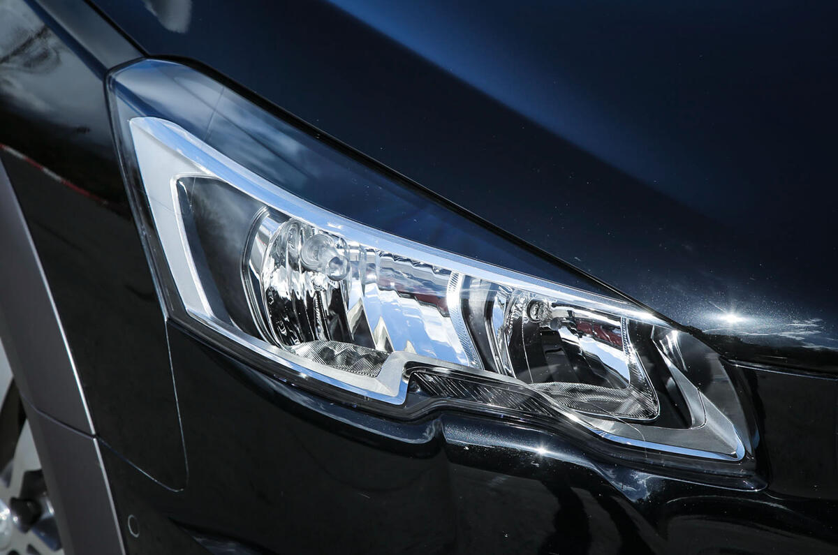Peugeot 508 RXH xenon headlights