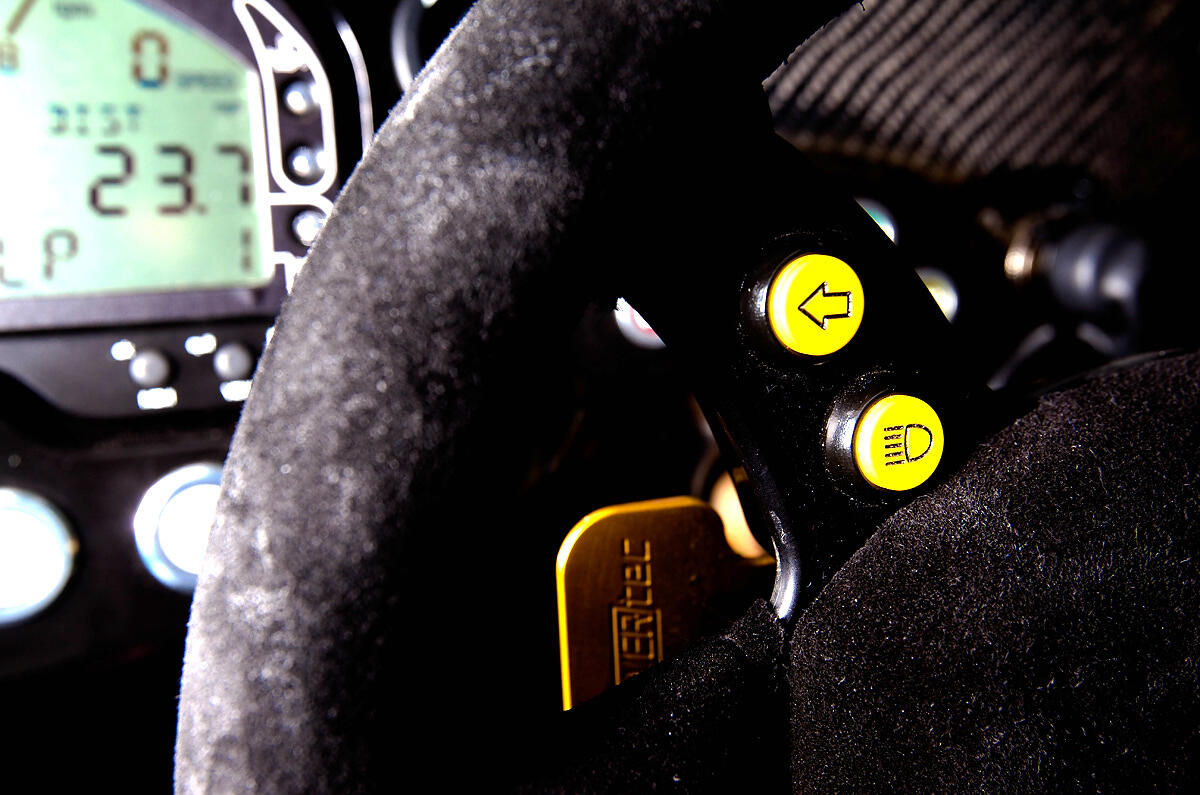 Radical SR3 detachable steering wheel