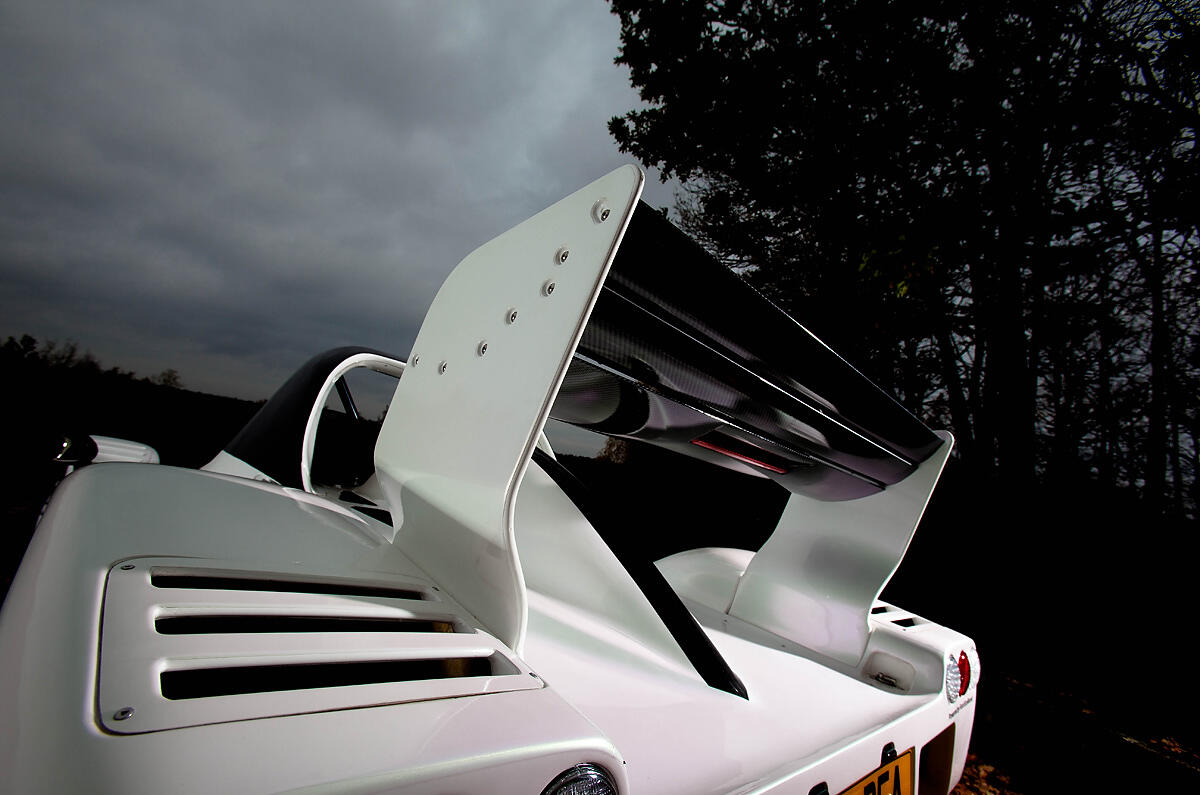 Radical SR3 adjustable rear wing
