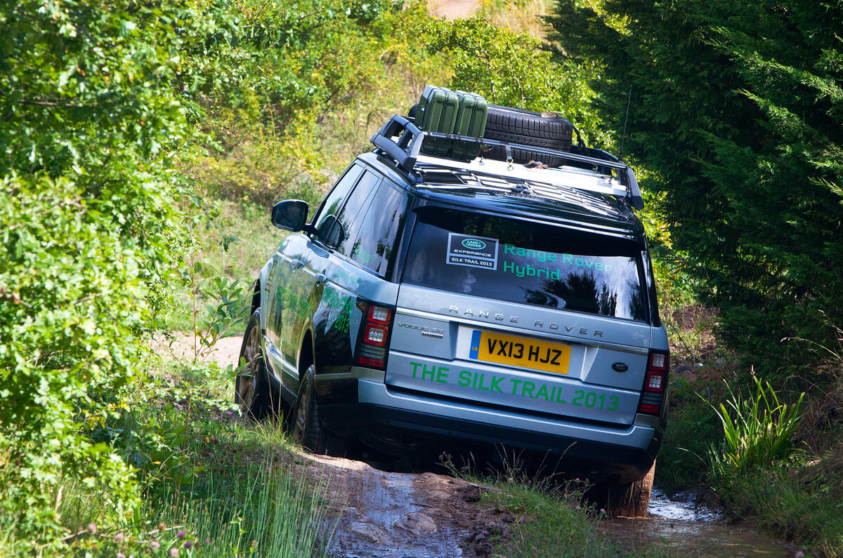 Hybrid Range Rover and Range Rover Sport unveiled