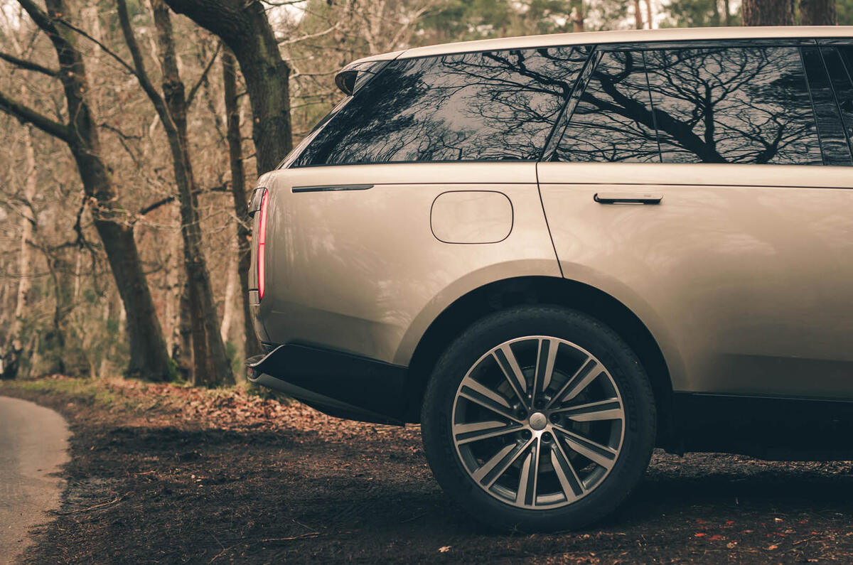 Range Rover PHEV review 2025 08