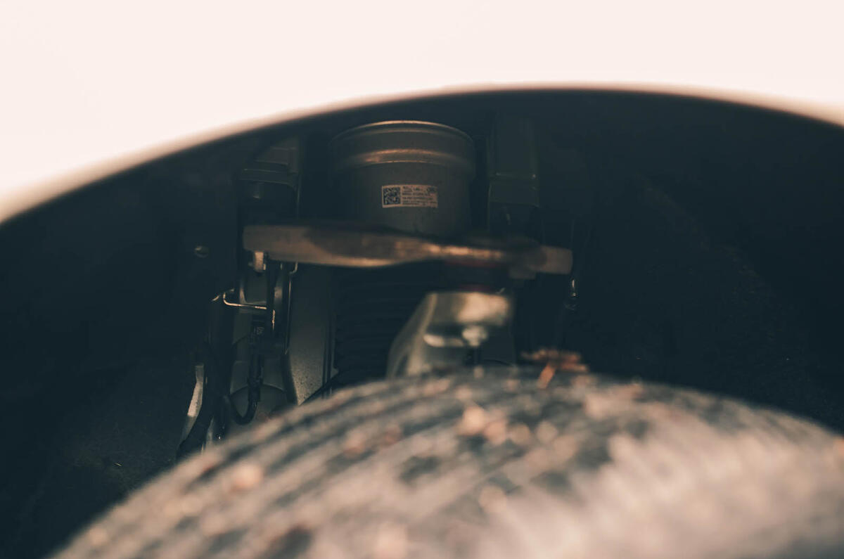 Range Rover PHEV review 2025 24