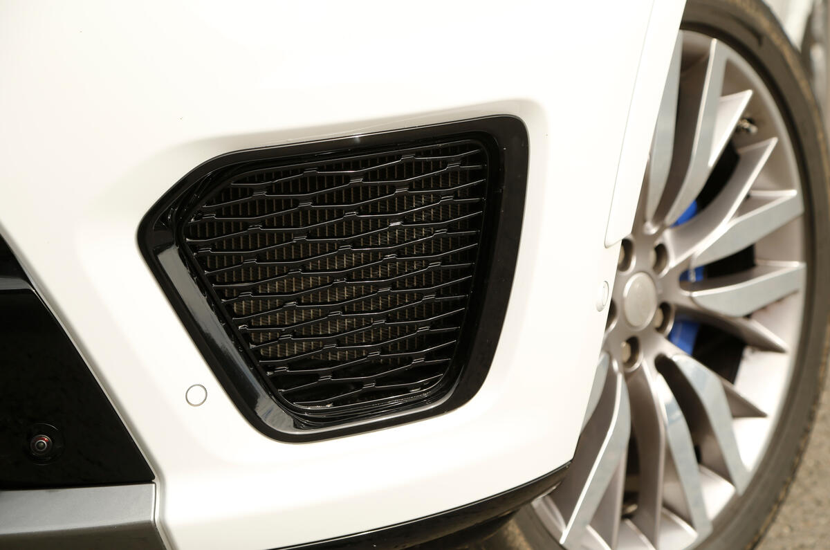 Range Rover SVR front air intake