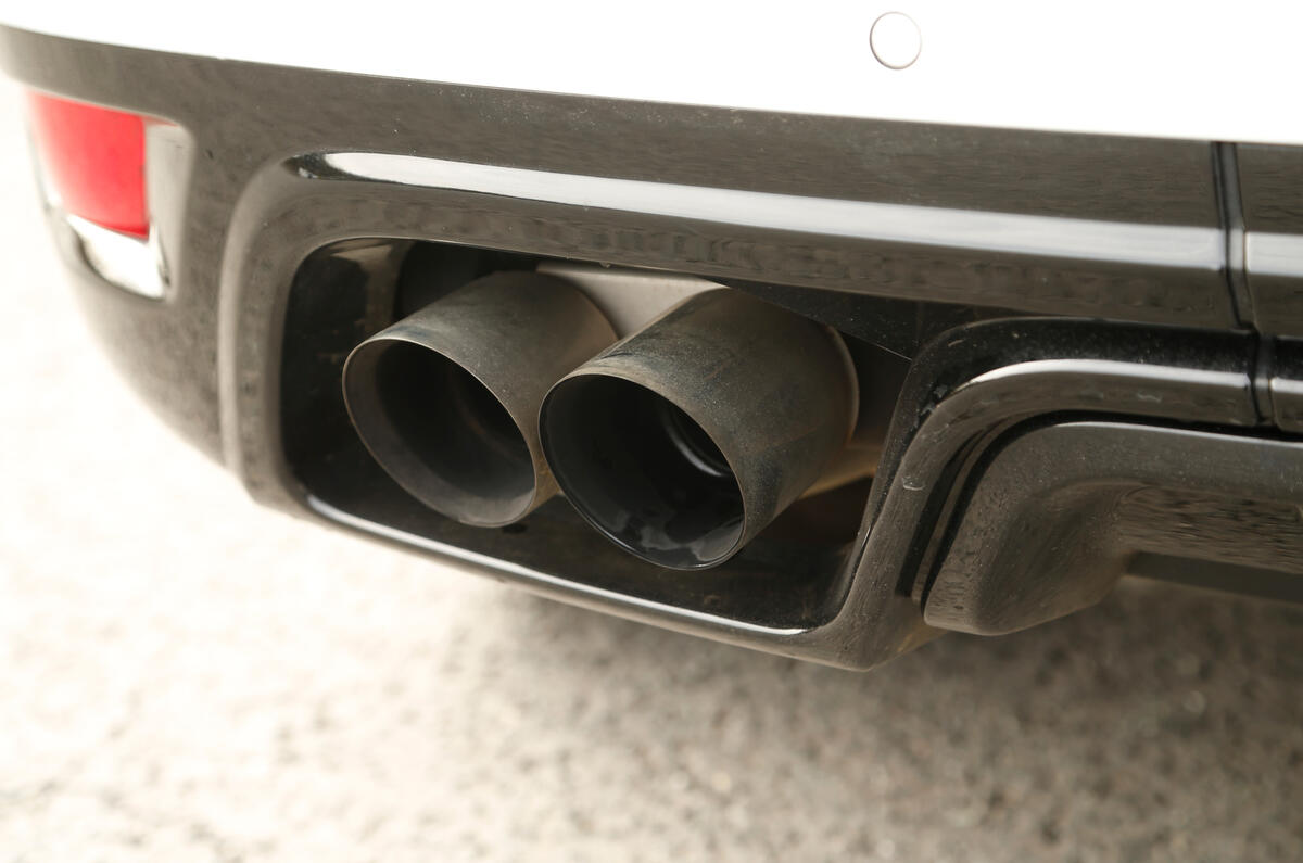 Range Rover SVR quad-exhaust