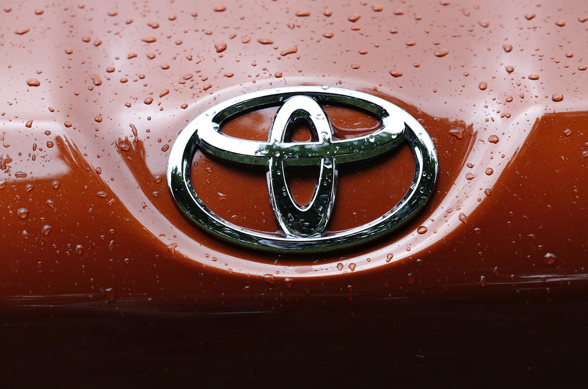 Performance coupe special - Toyota GT86 versus Peugeot RCZ R