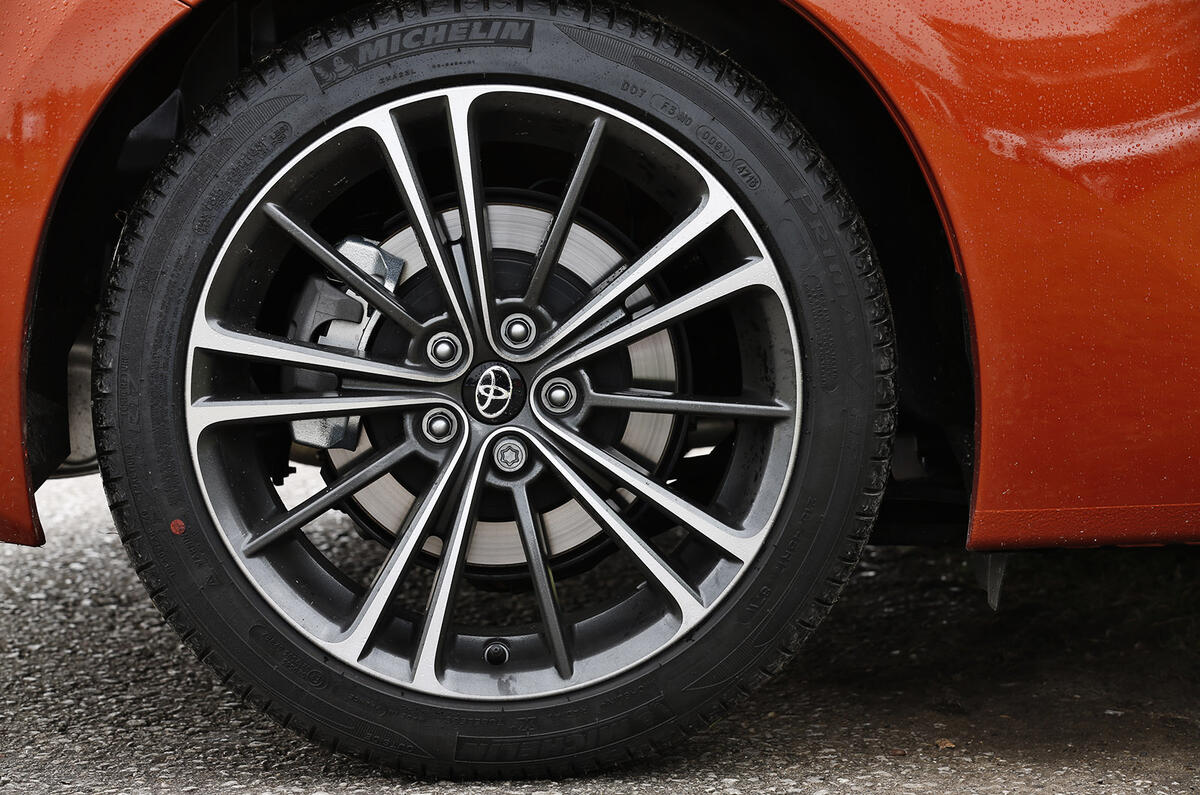 Performance coupe special - Toyota GT86 versus Peugeot RCZ R