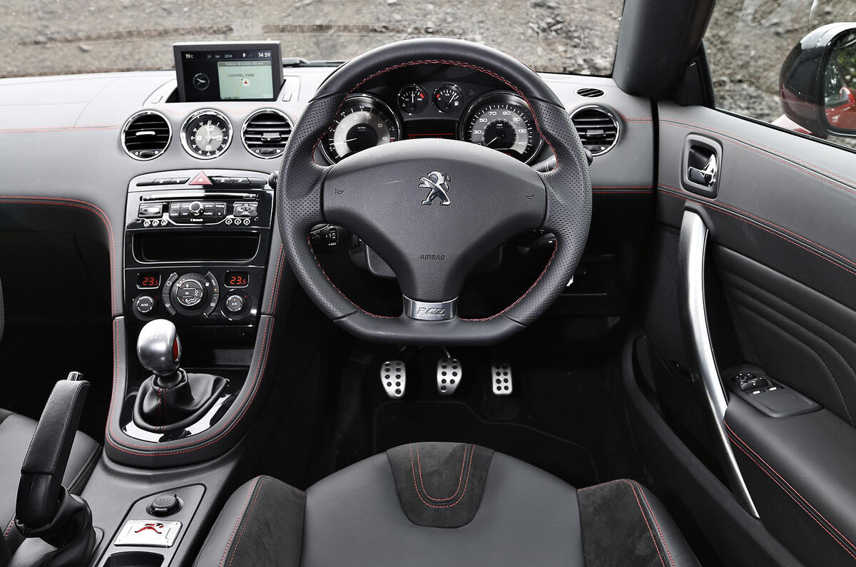 Performance coupe special - Toyota GT86 versus Peugeot RCZ R